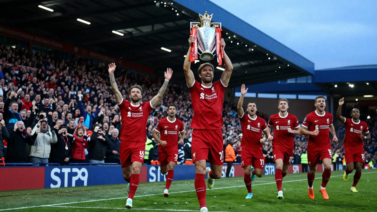 Футболисты Ливерпуля празднуют победу в чемпионате 2020 года, фанаты в плачах на трибунах.