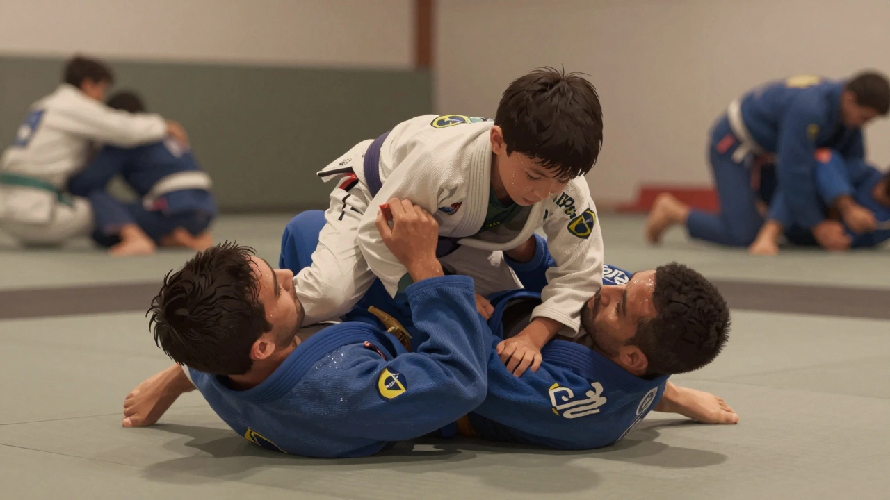 Небольшой человек использует технику джиу-джитсу, чтобы контролировать более крупного противника на коврике.